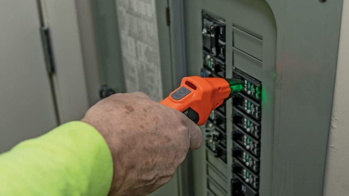 Klein Tools ET310 AC Circuit Breaker Finder: The Smart Solution for Fast and Safe Circuit Identification