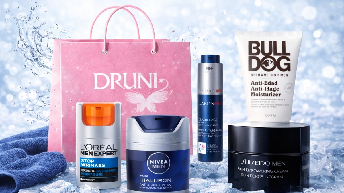 Druni Anti-Aging for Men skincare products including L’Oréal Men Expert, Nivea Men, Bulldog, Clarins Men, and Shiseido displayed with shopping bag and water splash background