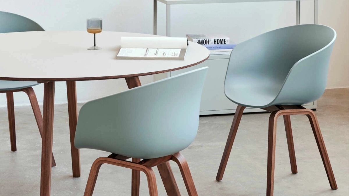 About a Chair AAC22 Chair