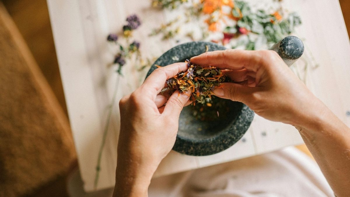 How to Use Herbal Remedies Safely Without Falling for Hype