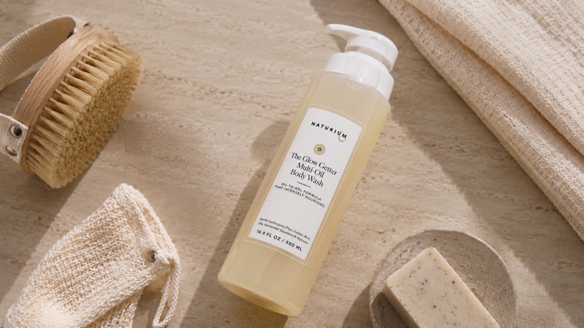 Naturium The Glow Getter Multi-Oil Hydrating Body Wash enriched with jojoba, olive, grapeseed, sunflower, and soybean oils for skin barrier support.